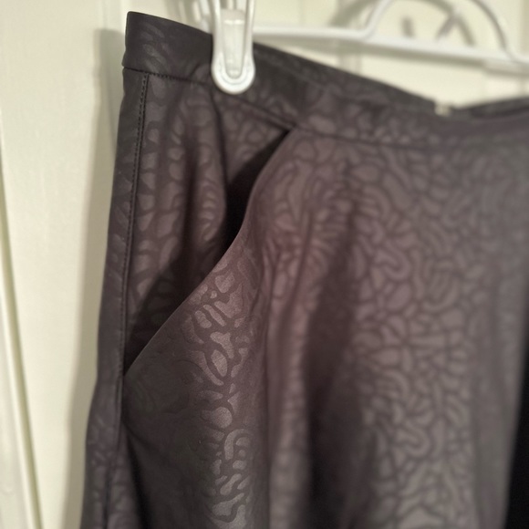 lululemon Good To Go Skirt Petal Camo Embossed Black RARE - Picture 10 of 11